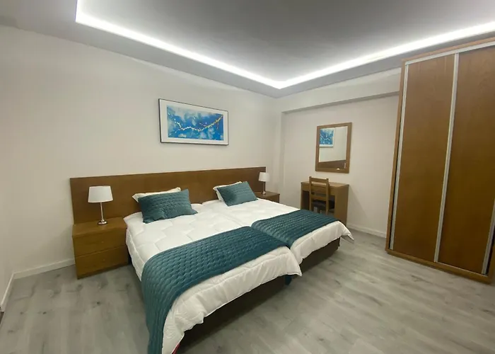 Ze Luis בית הארחה שאבס