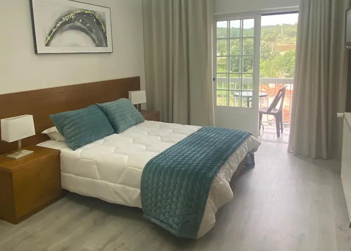 Ze Luis בית הארחה 4*